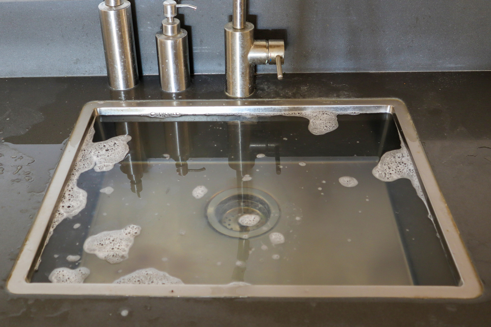 Overflowing,kitchen,sink,,clogged,drain.,plumbing,problems.